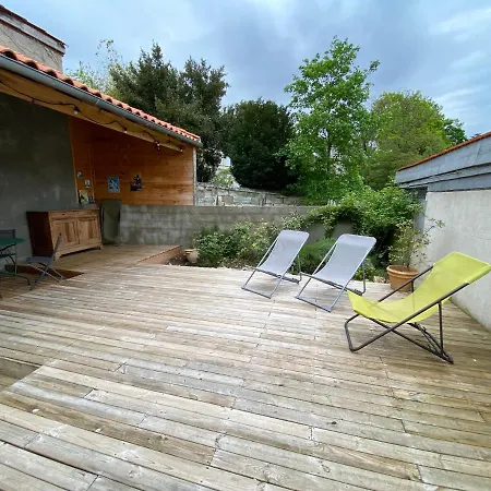 Chaleureuse Maison Avec Grande Terrasse Au Calme Apartment